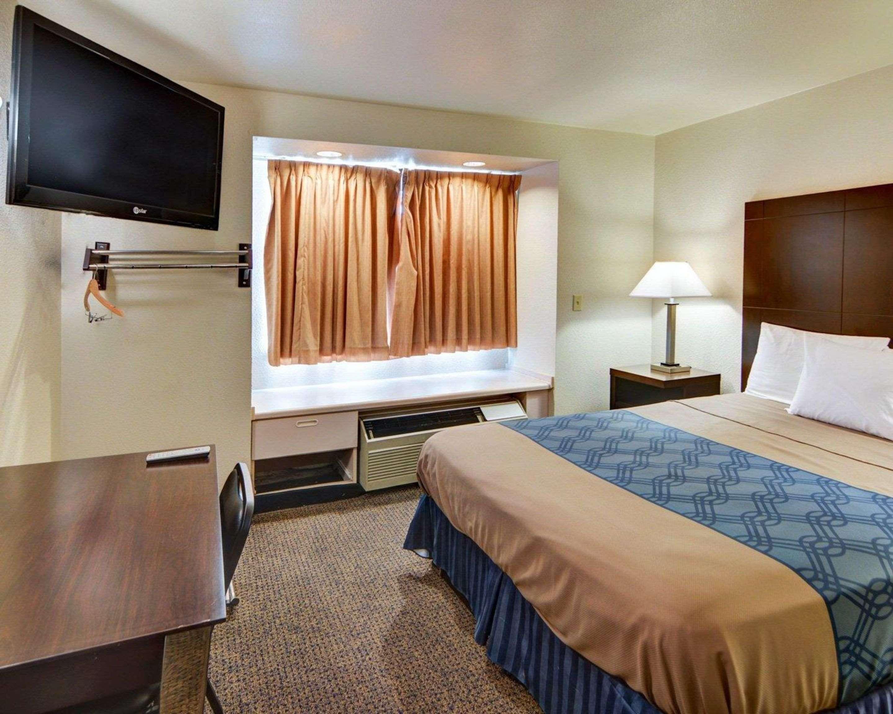 Hotel Rodeway & I-35 2*