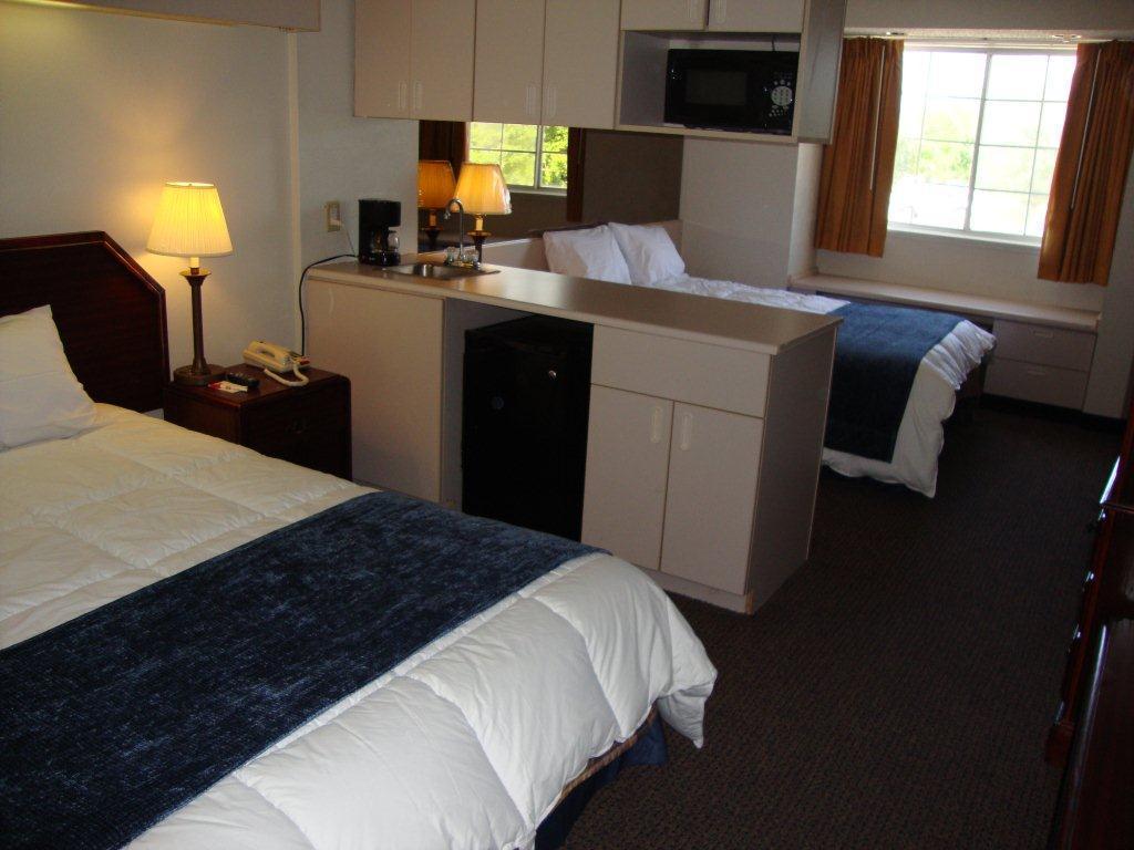 Hotel Rodeway & I-35