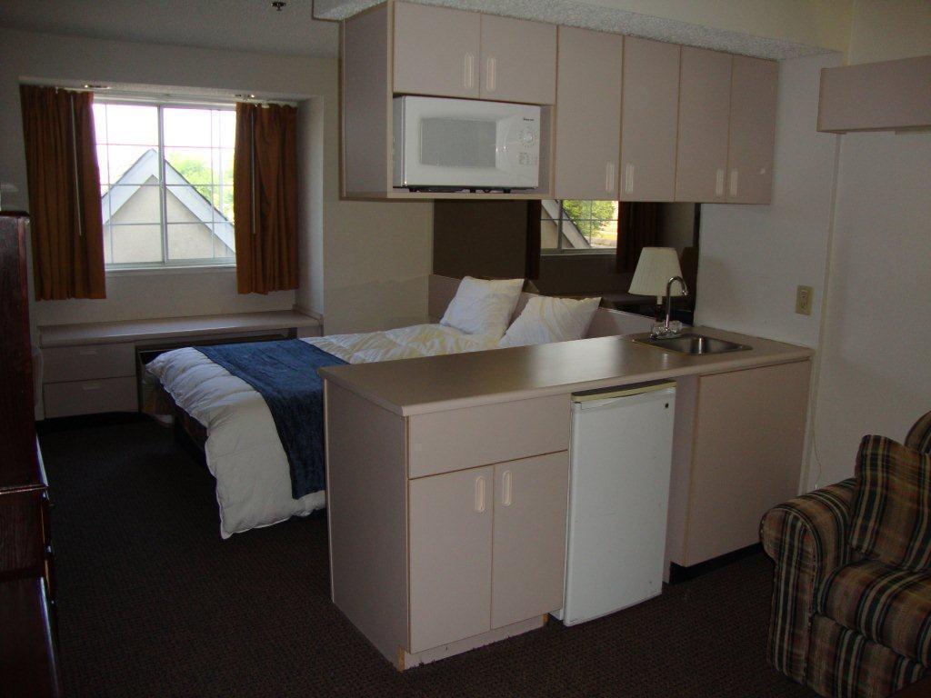 Rodeway & I-35 Hotel