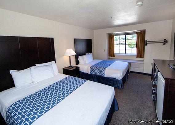 Rodeway & I-35 Hotel 2*