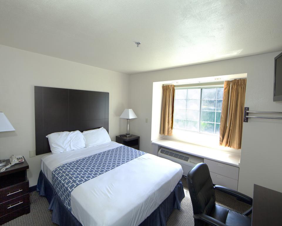 Hotel Rodeway & I-35 2*