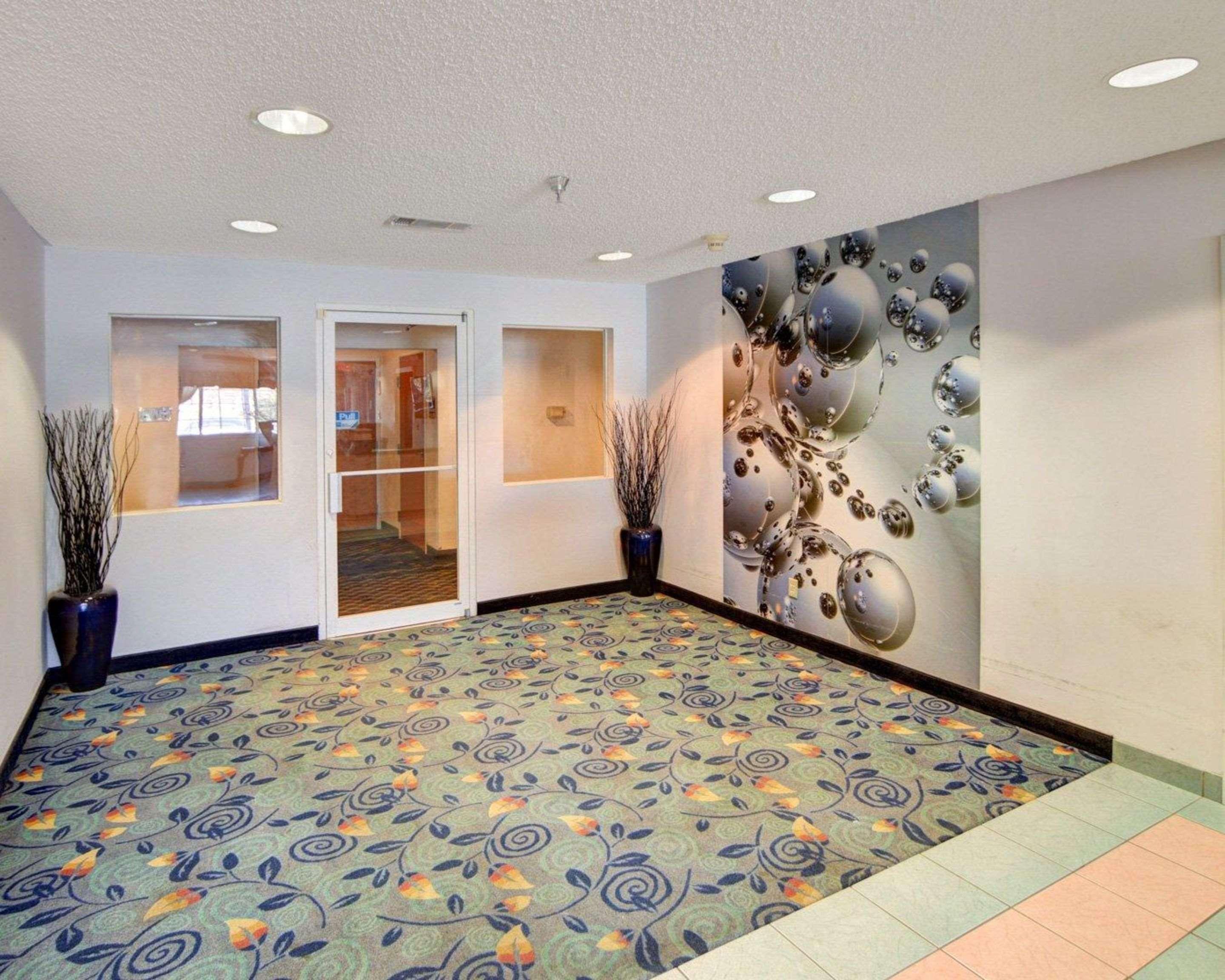 Hotel Rodeway & I-35 2*