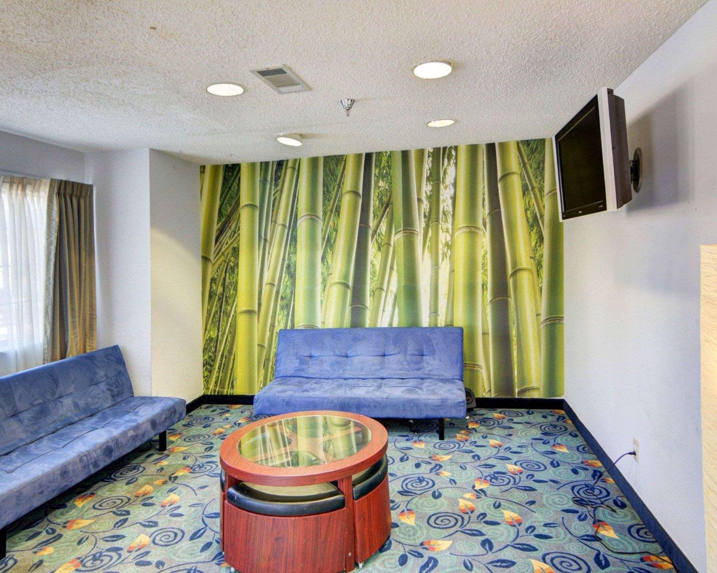 Hotel Rodeway & I-35 Lewisville