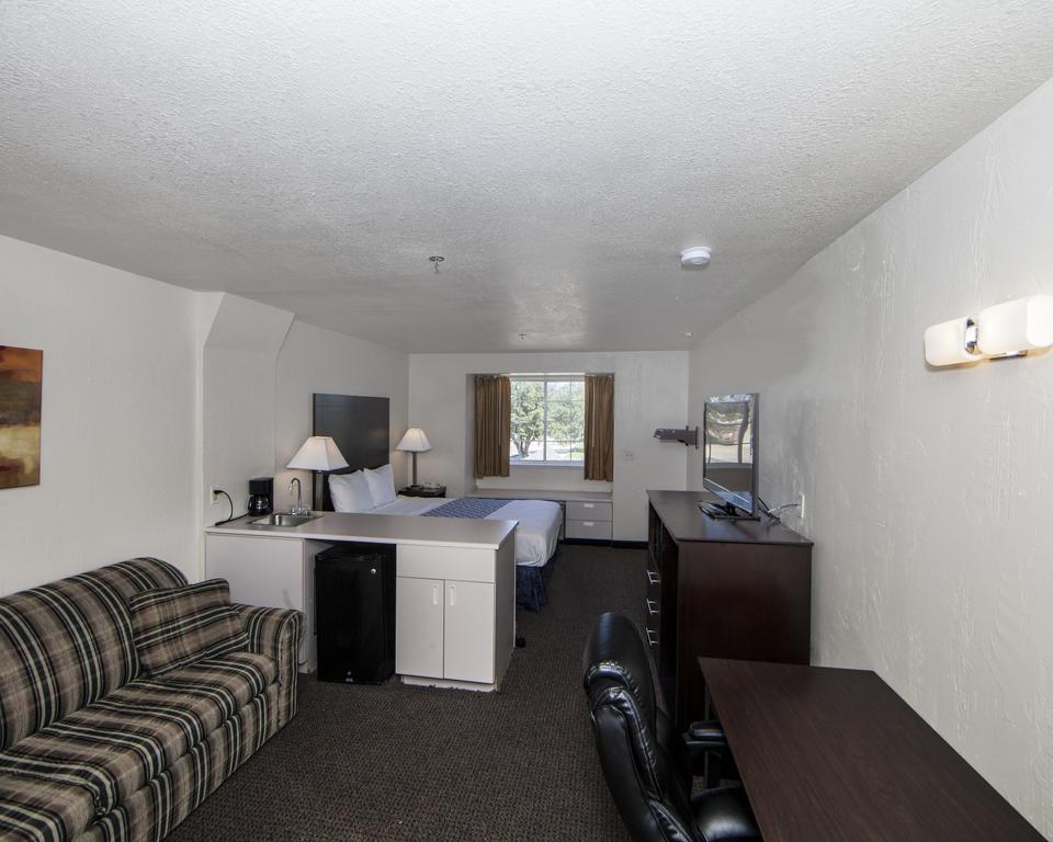 Rodeway & I-35 Hotel 2*